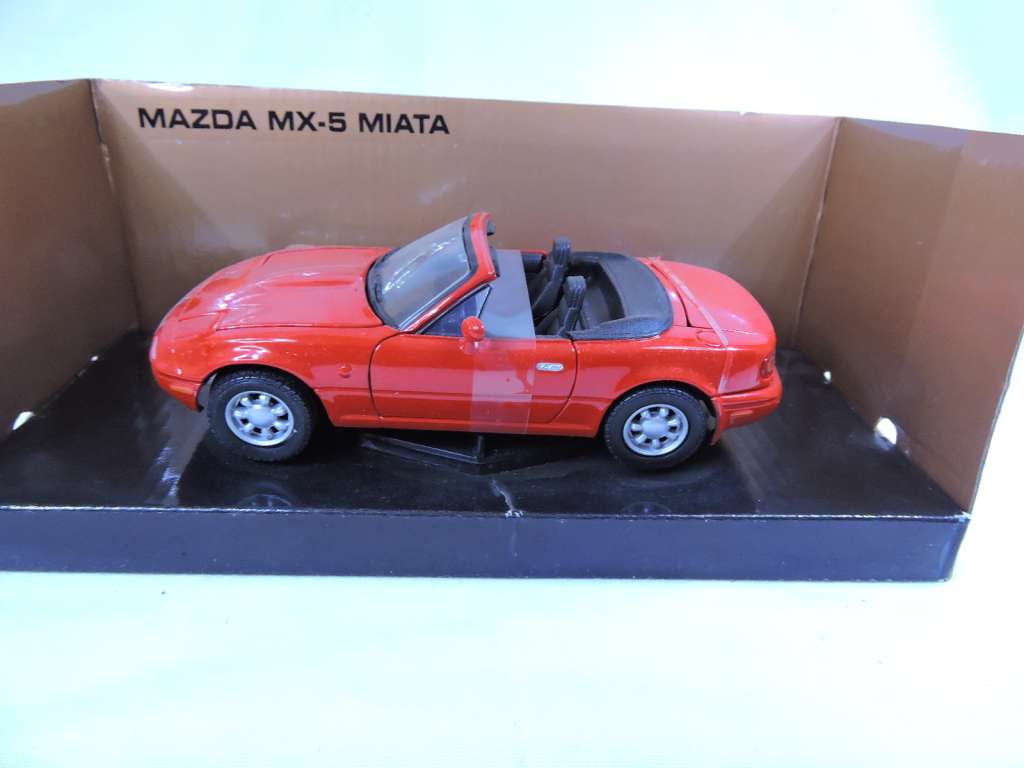 Motormax  Motor Max MAZDA MX5 Miata cabriolet in Box ( Red ) Desirable Model