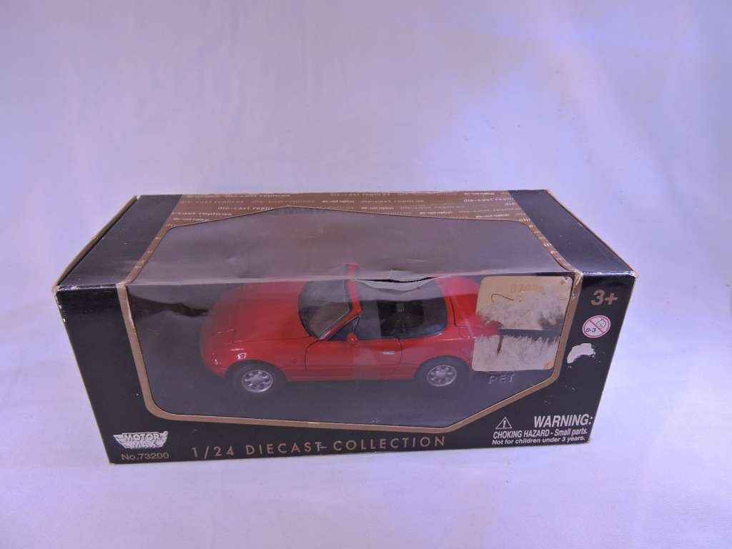 Motormax  Motor Max MAZDA MX5 Miata cabriolet in Box ( Red ) Desirable Model