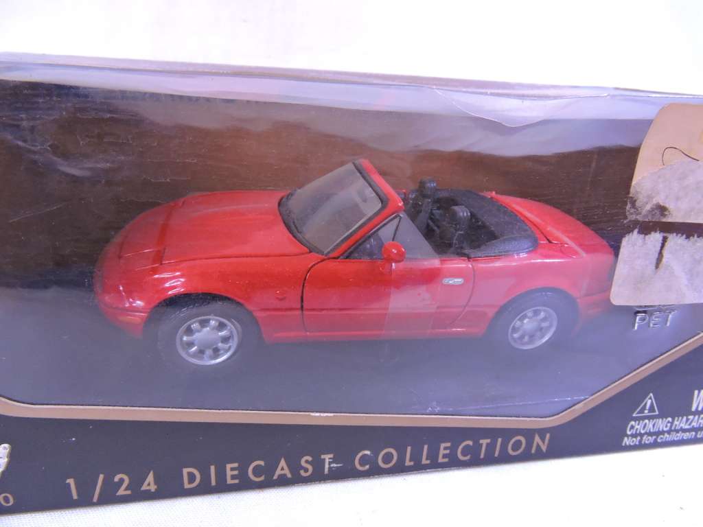 Motormax  Motor Max MAZDA MX5 Miata cabriolet in Box ( Red ) Desirable Model