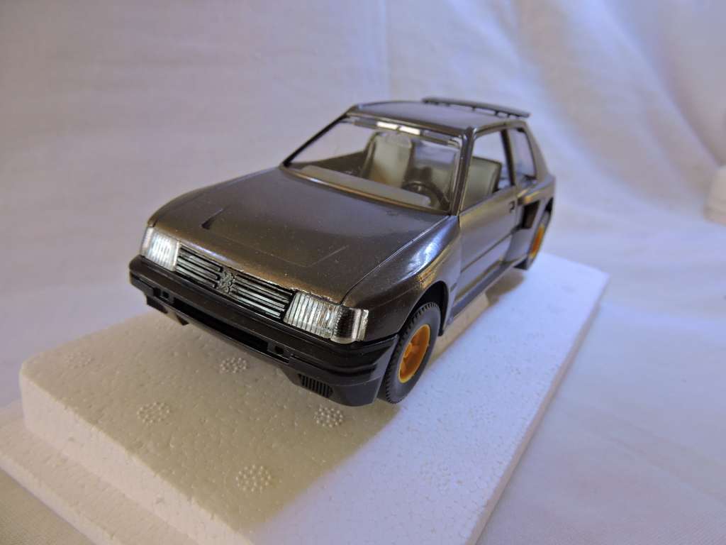 Bburago Peugeot 205 Turbo in Box ( Charcoal ) Rare Model