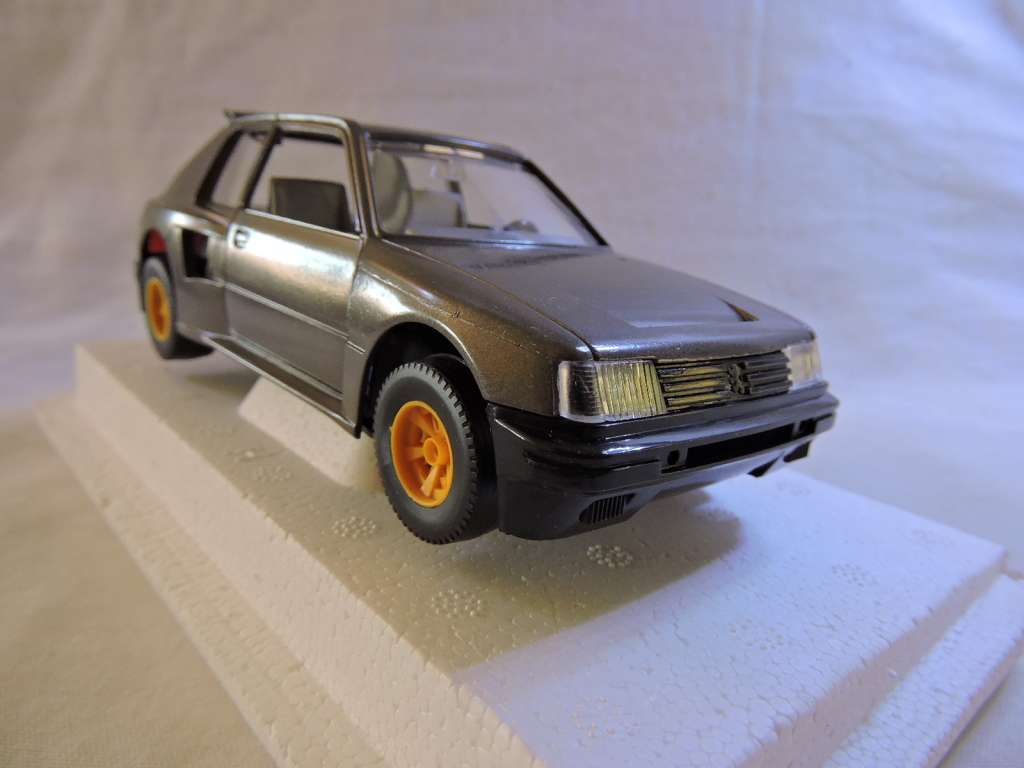 Bburago Peugeot 205 Turbo in Box ( Charcoal ) Rare Model