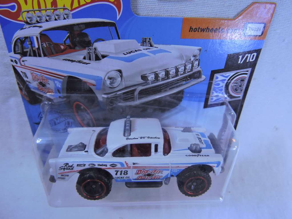 Hot Wheels CHEVY CHEVROLET Big-Air Bel-Air ( White #718 ) # CHEVY BLOW OUT SALE #