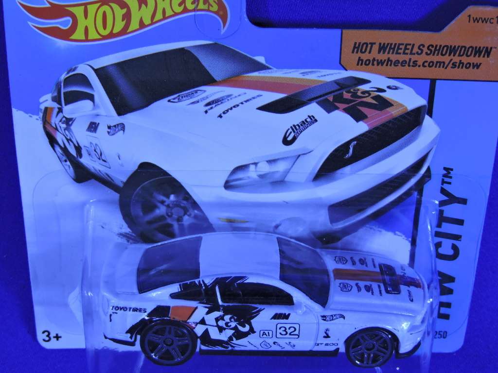 Hot Wheels FORD  Shelby GT 500  ( Blue with Yellow flames )  Like Mustang