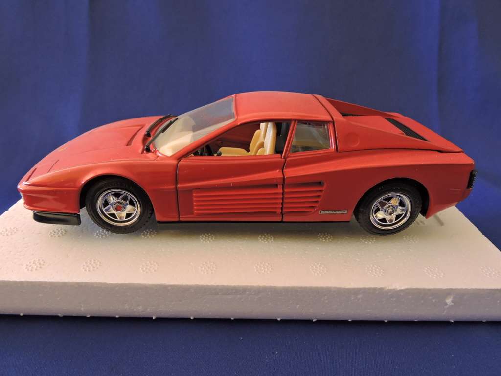 Bburago FERRARI Testarossa ( Red )  1/24