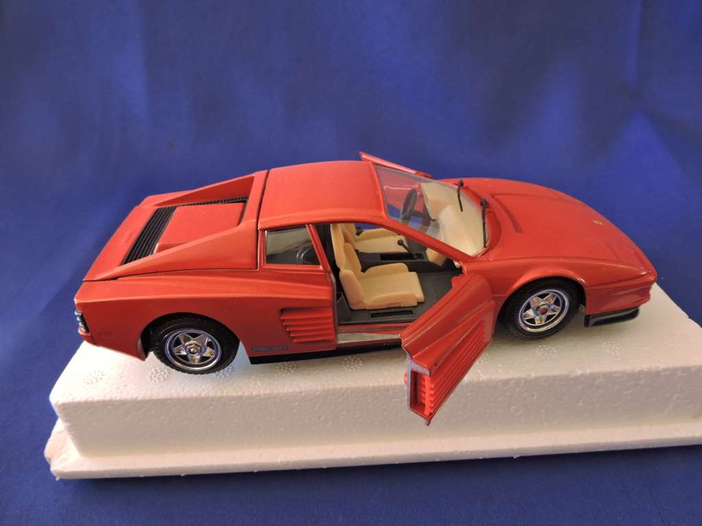 Bburago FERRARI Testarossa ( Red )  1/24