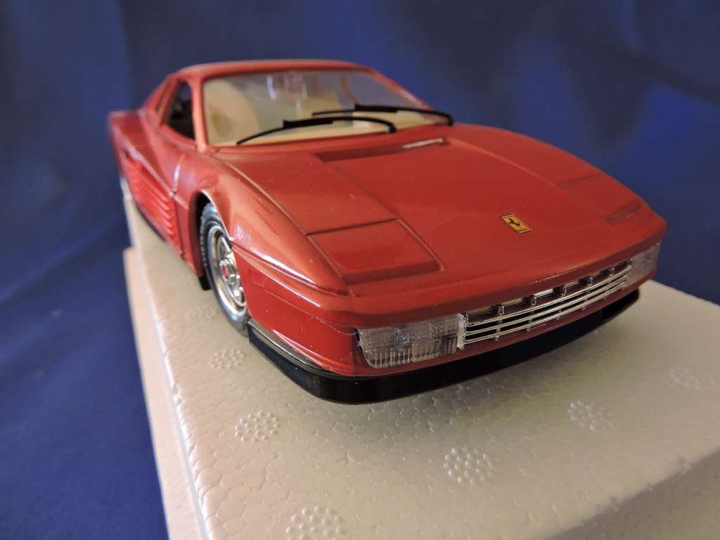 Bburago FERRARI Testarossa ( Red )  1/24