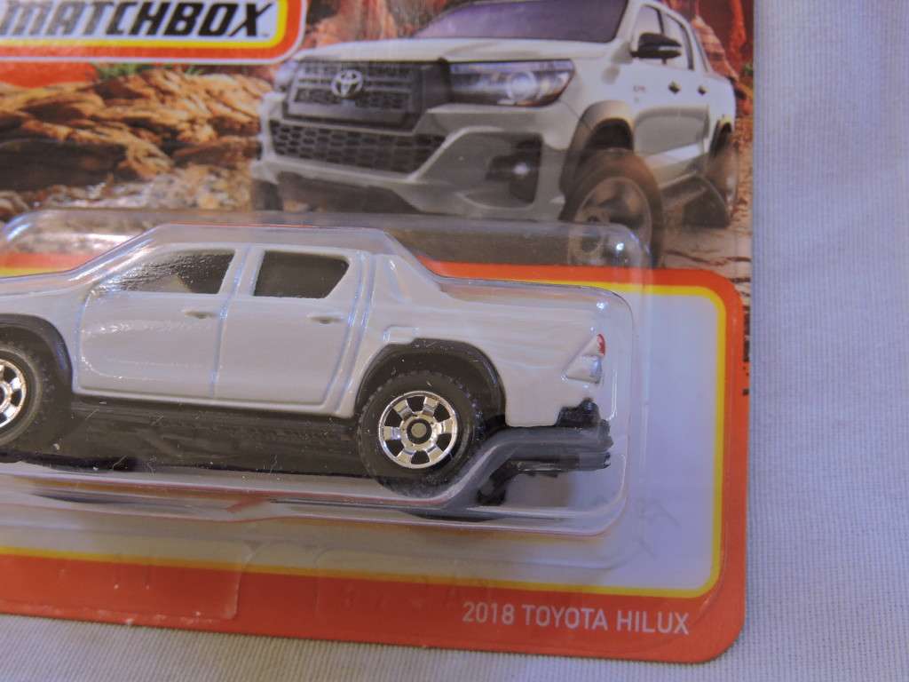 Matchbox TOYOTA Hilux Double Cab Bakkie ( White ) Like Hot Wheels