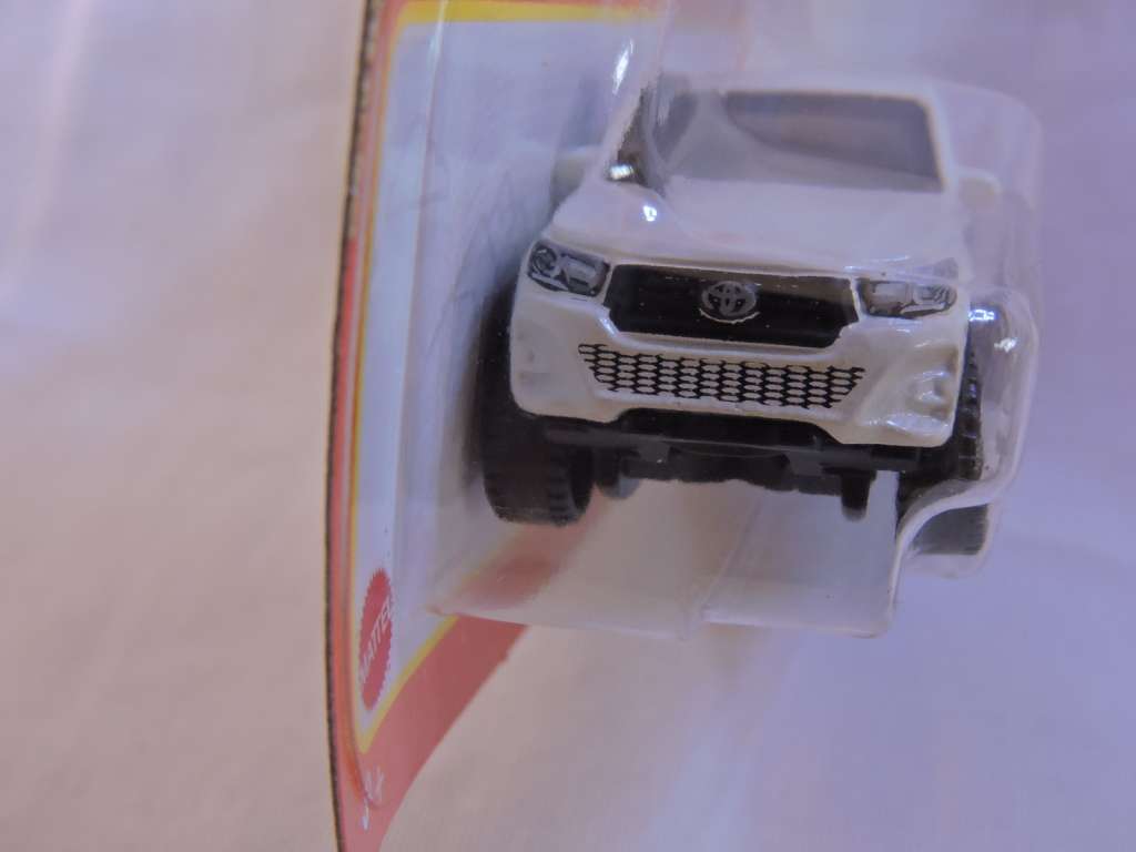 Matchbox TOYOTA Hilux Double Cab Bakkie ( White ) Like Hot Wheels