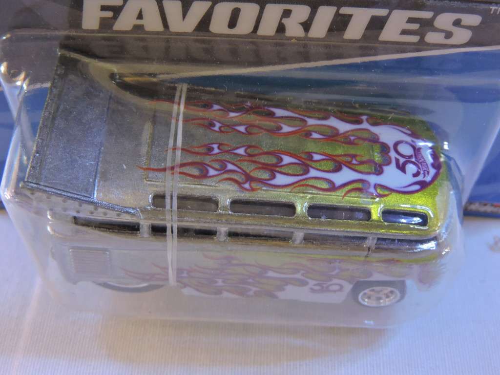 Hot Wheels VW Volkswagen T1 Drag Bus Kombi  ( Silver ) Full metal with Real Riders