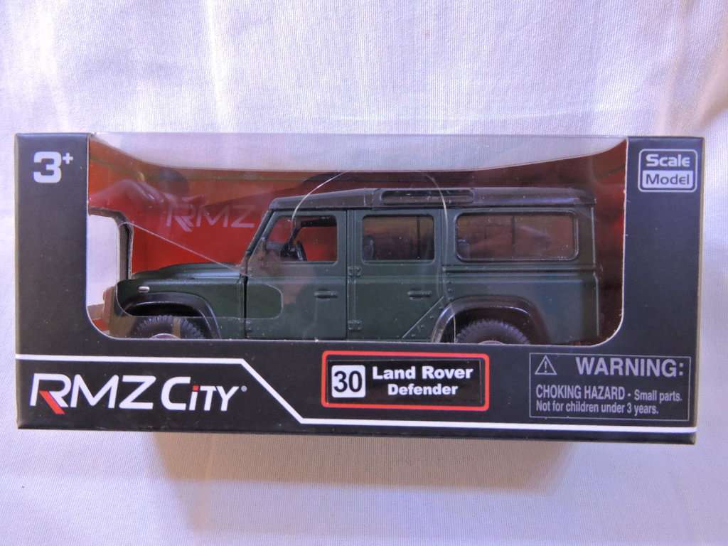 Land Rover Defender  Mint in Box   ( Bottle Green )
