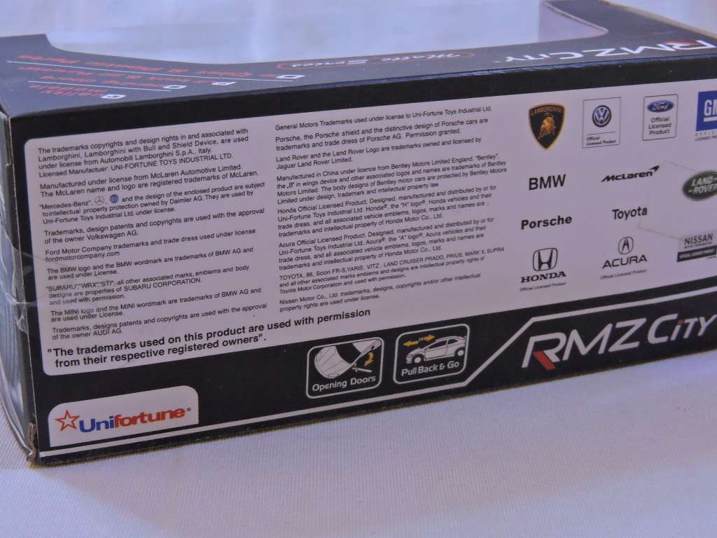 Land Rover Defender  Mint in Box   ( Bottle Green )