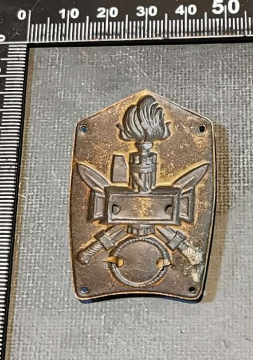 ITALAIN WW2 COLONIAL BUSTINA CAP BADGE