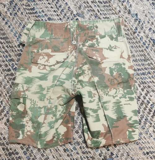 FIRST PATTERN SAP CAMO SHORT PANTS