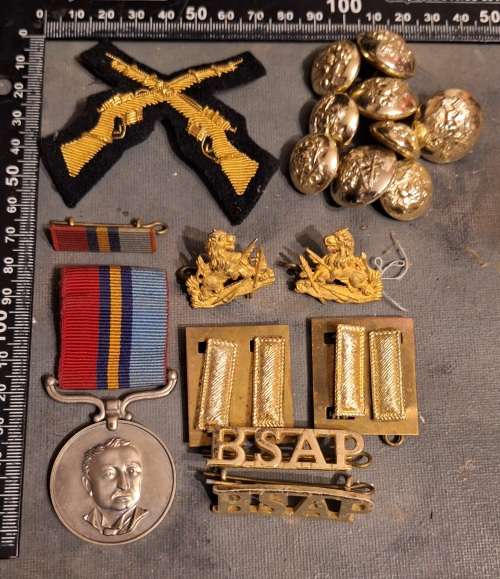 RHODESIAN BSAP NAMED GSM & BADGES