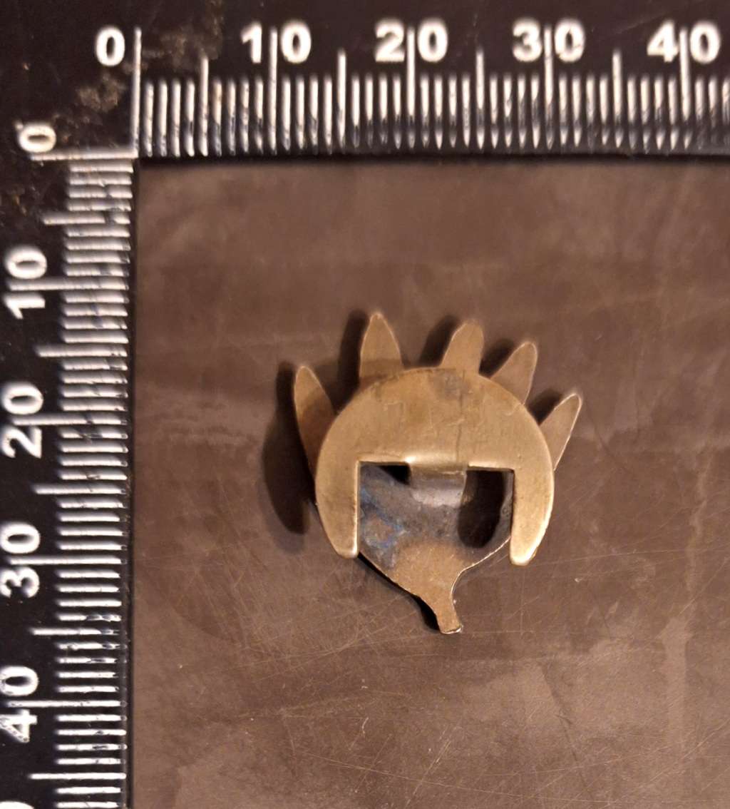 WW2 PROTEA SUIT BUTTON HOLE BADGE FOR AFRICA SERVICE MEDAL