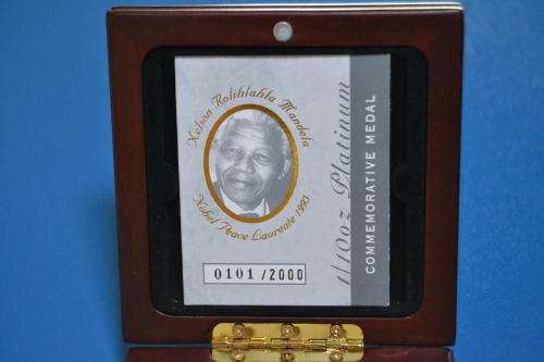 1/10oz Platinum Nelson Mandela Commemorative Medal