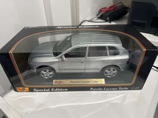 Maisto Porsche Cayenne Turbo 1:18