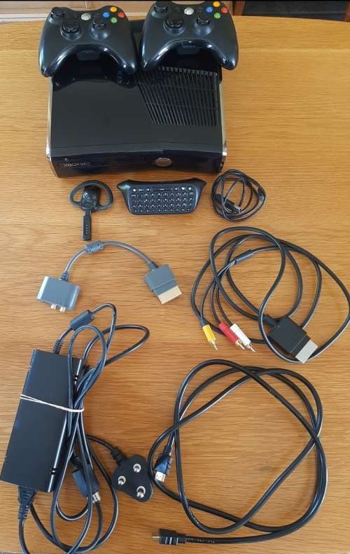X BOX 360 WITH GAMES