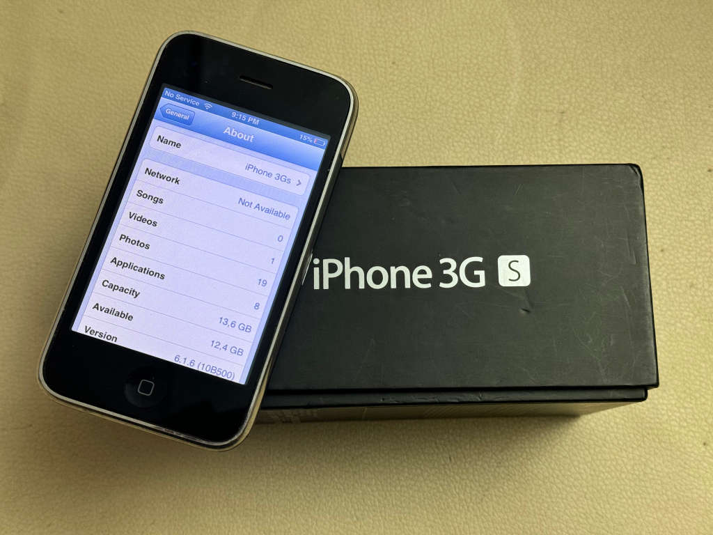 iPhone 3GS 16GB (2009)