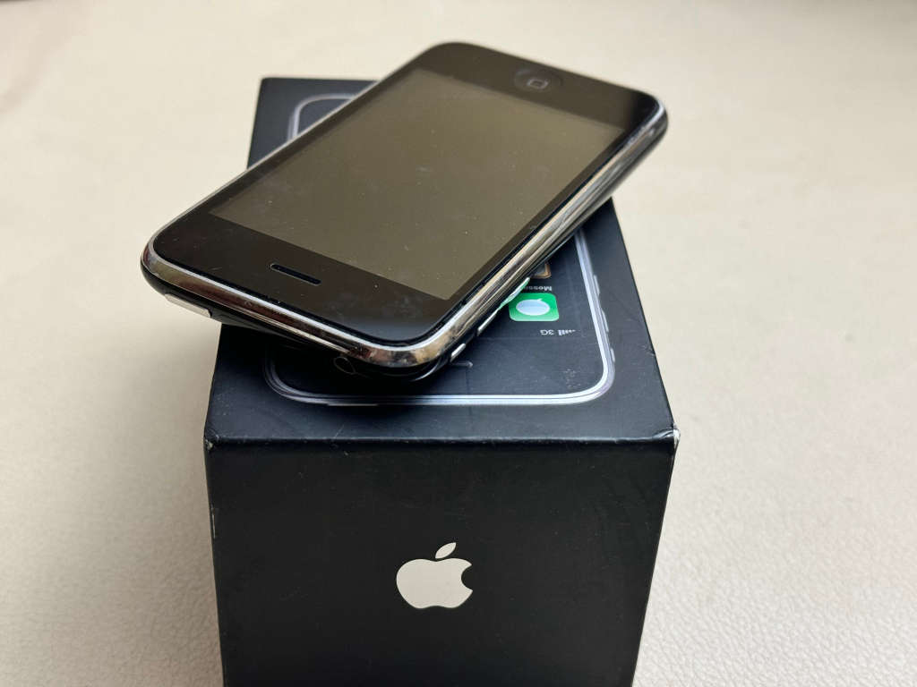 iPhone 3GS 16GB (2009)