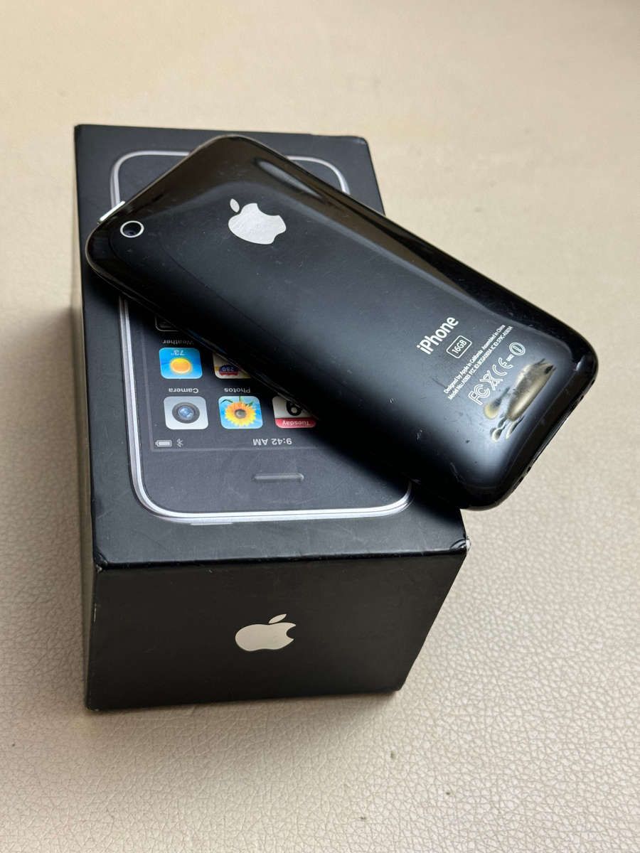 iPhone 3GS 16GB (2009)
