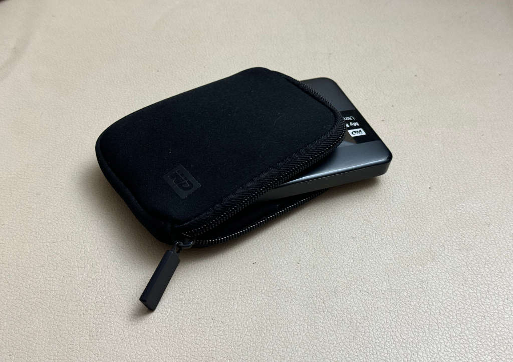 WD - My Passport Ultra 1TB External USB 3.0/2.0 Portable Hard Drive - Classic Black