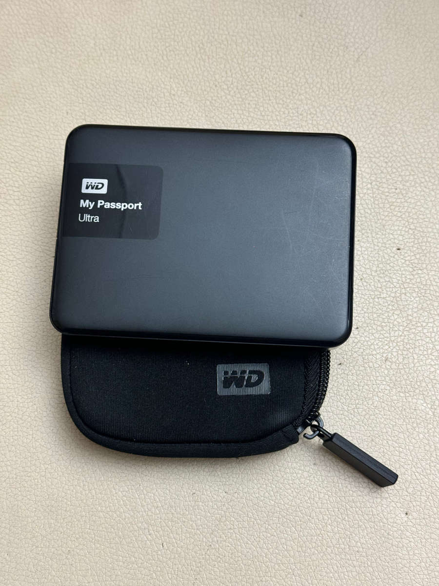 WD - My Passport Ultra 1TB External USB 3.0/2.0 Portable Hard Drive - Classic Black