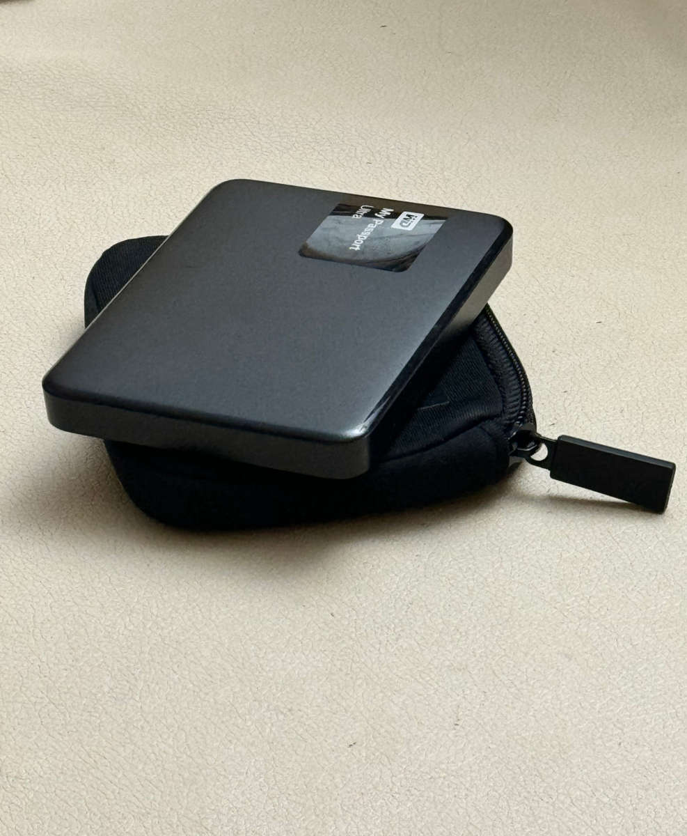 WD - My Passport Ultra 1TB External USB 3.0/2.0 Portable Hard Drive - Classic Black