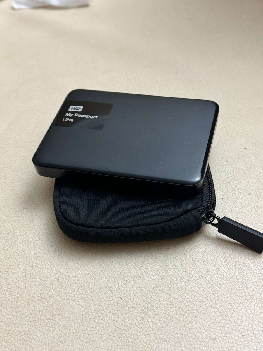 WD - My Passport Ultra 1TB External USB 3.0/2.0 Portable Hard Drive - Classic Black