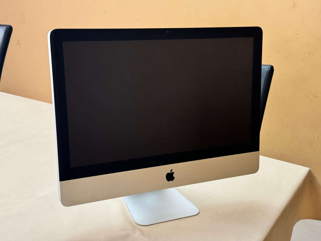 iMac (21.5-inch, Late 2009) 3.06GHz Intel Core 2 Duo processor - 2GB Ram & 500GB SATA Disk
