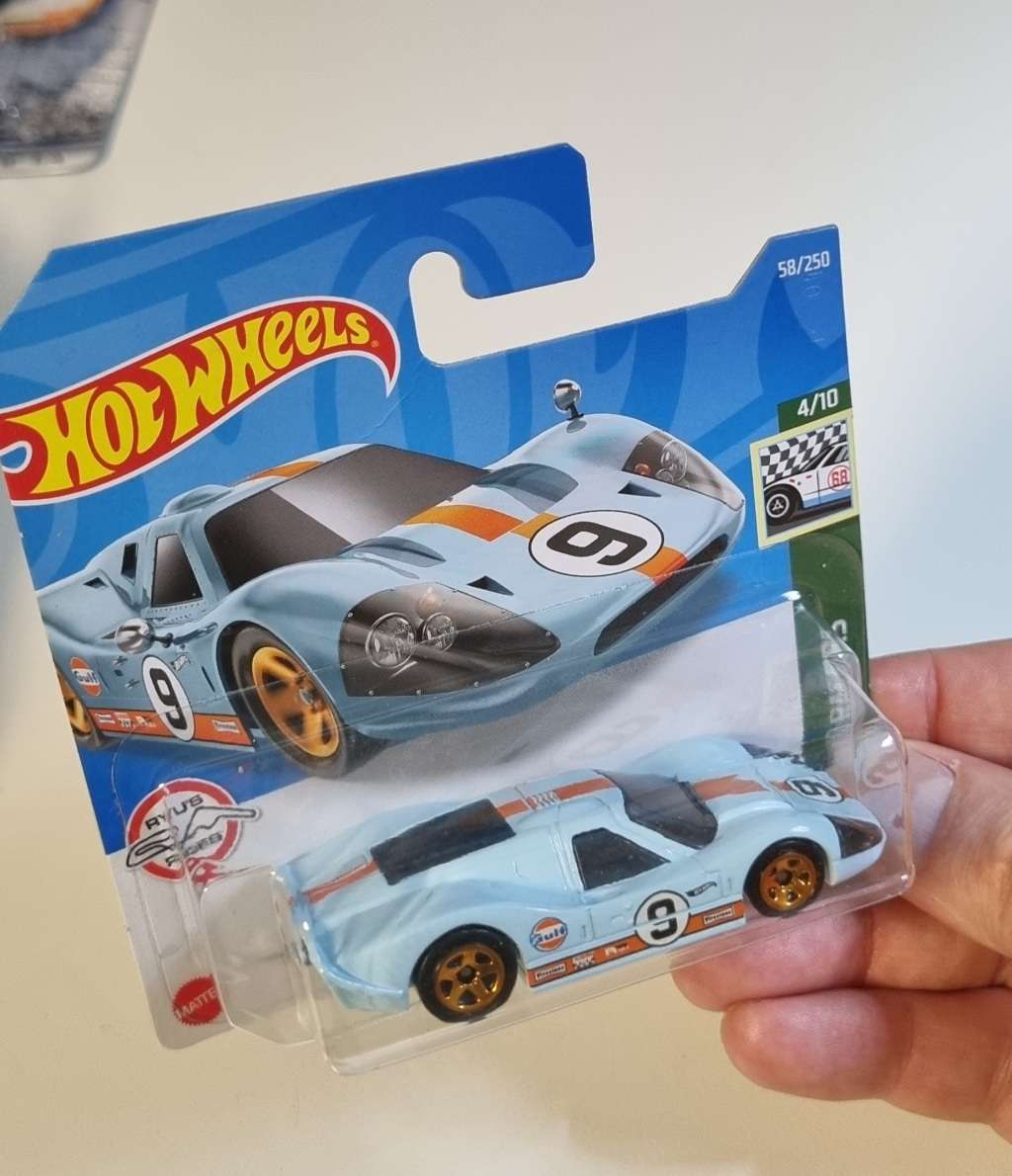 Hot Wheels 67 Ford GT40 MK IV
