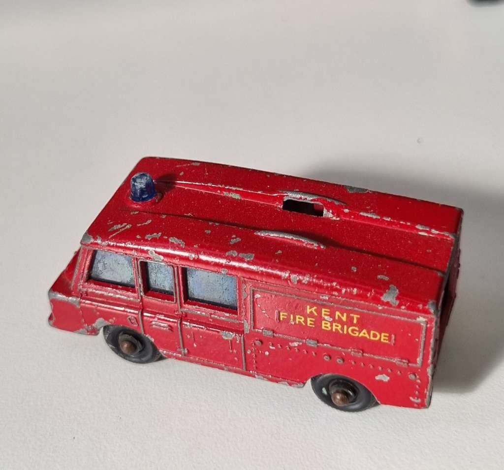 Matchbox Lesney 57C LAND ROVER FIRE ENGINE