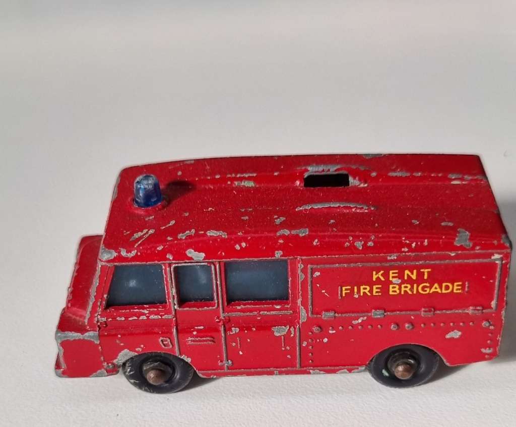 Matchbox Lesney 57C LAND ROVER FIRE ENGINE