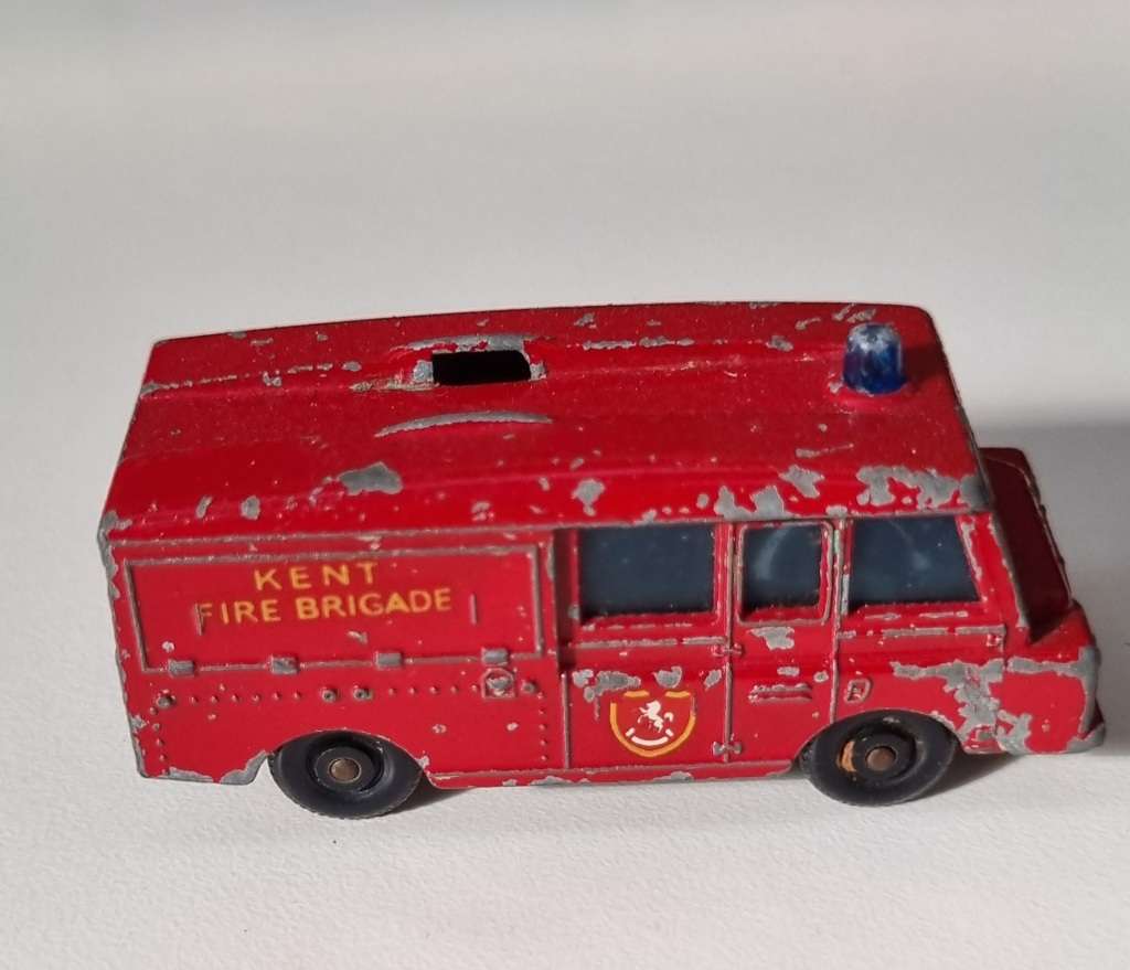 Matchbox Lesney 57C LAND ROVER FIRE ENGINE