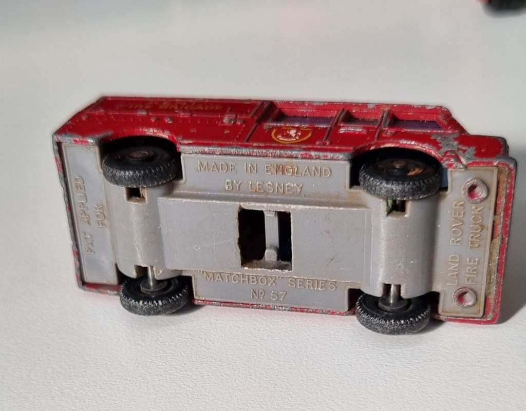 Matchbox Lesney 57C LAND ROVER FIRE ENGINE