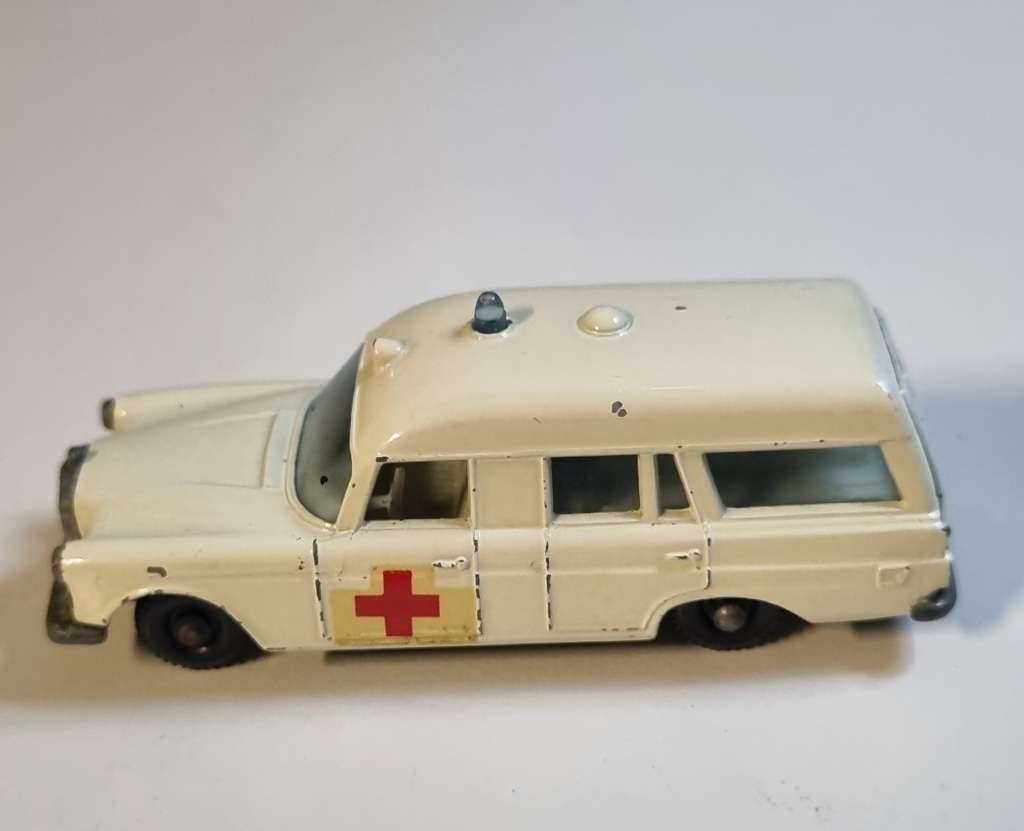 Matchbox Lesney 3C MERCEDES AMBULANCE