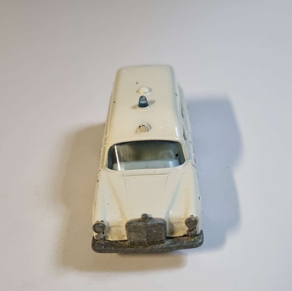 Matchbox Lesney 3C MERCEDES AMBULANCE