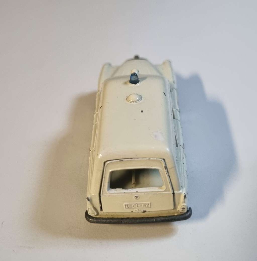 Matchbox Lesney 3C MERCEDES AMBULANCE