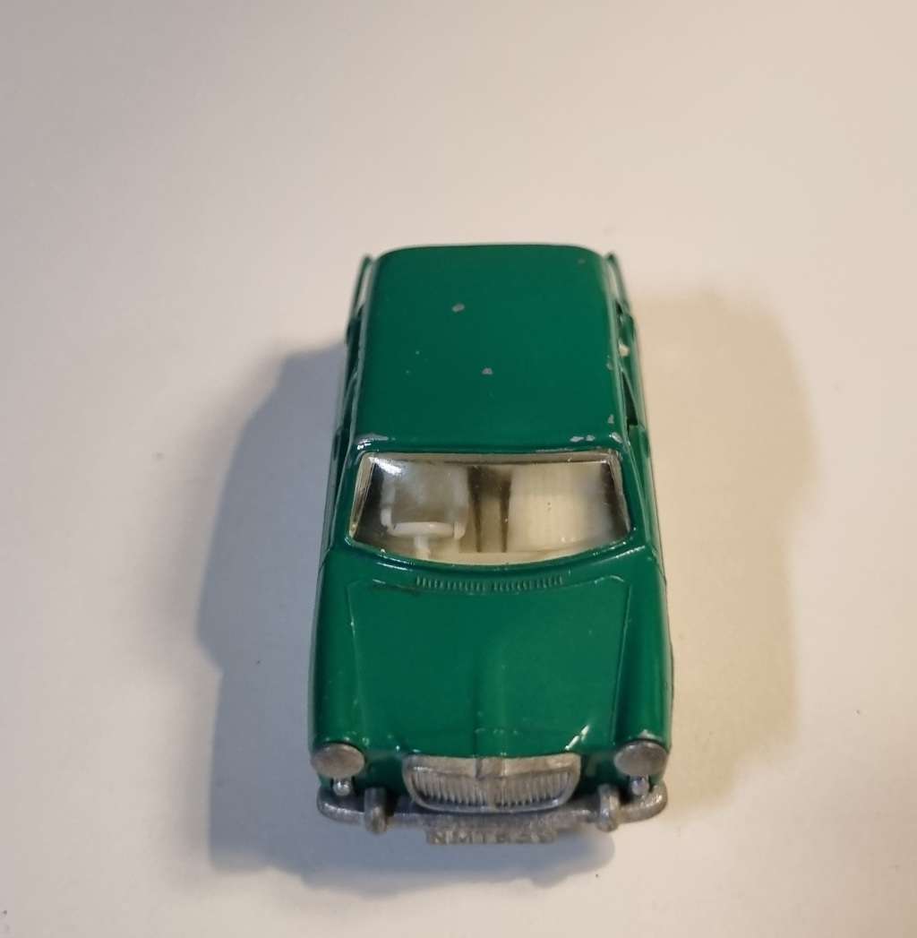 Matchbox Lesney 64B MG 1100