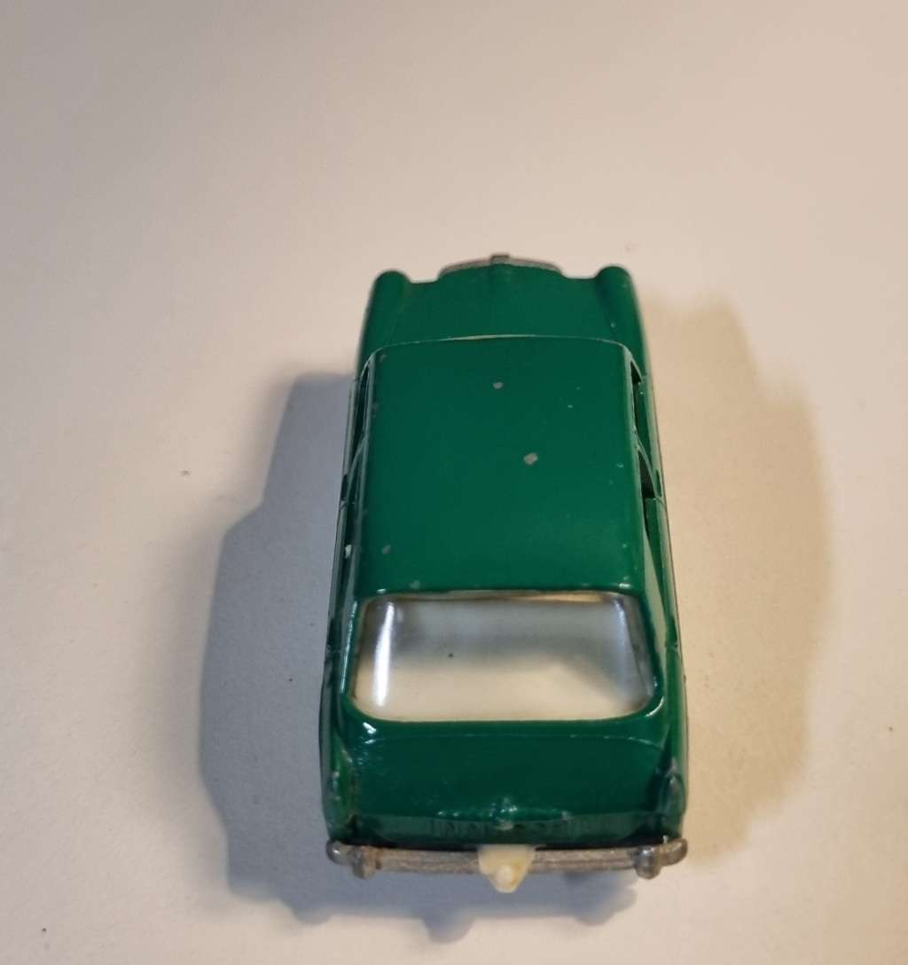 Matchbox Lesney 64B MG 1100