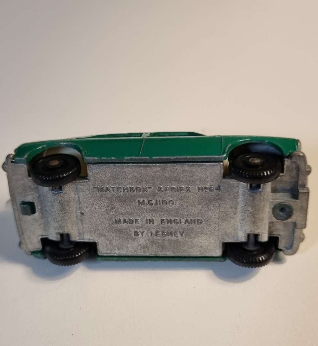Matchbox Lesney 64B MG 1100