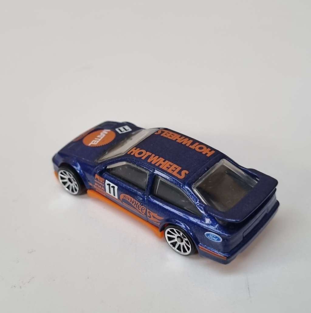 Hot Wheels 87 Ford Sierra Cosworth Blue