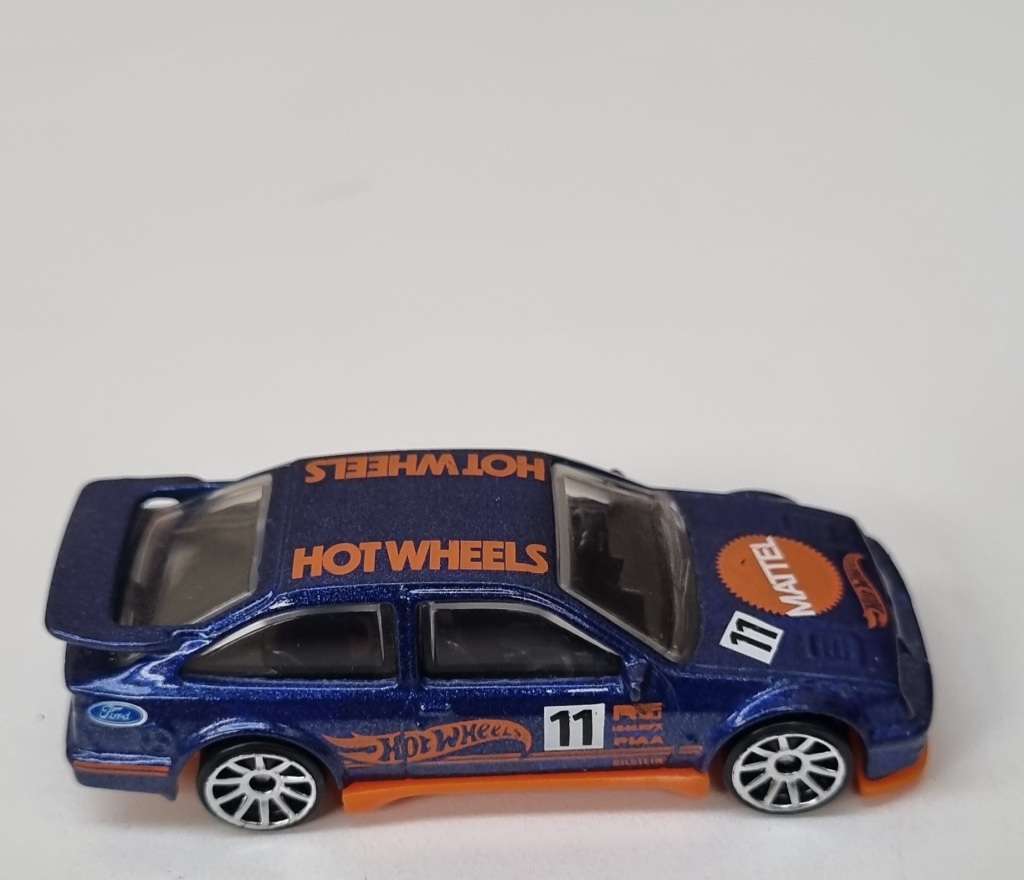 Hot Wheels 87 Ford Sierra Cosworth Blue