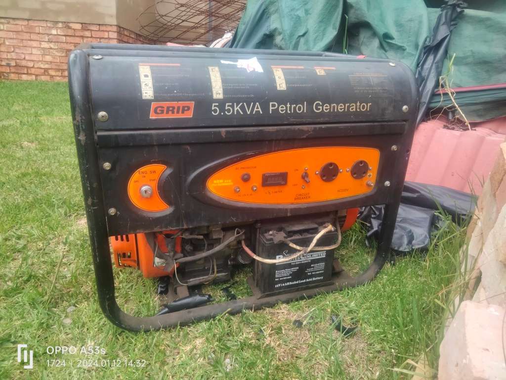 MASSIVE GRIP 5.5KW PETROL GENERATOR