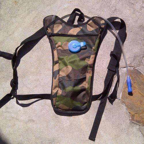 Hydration Pack - Bladder 1.5L -Woodland Camo -  Paintball/hiking/mountain biking/canoeing etc