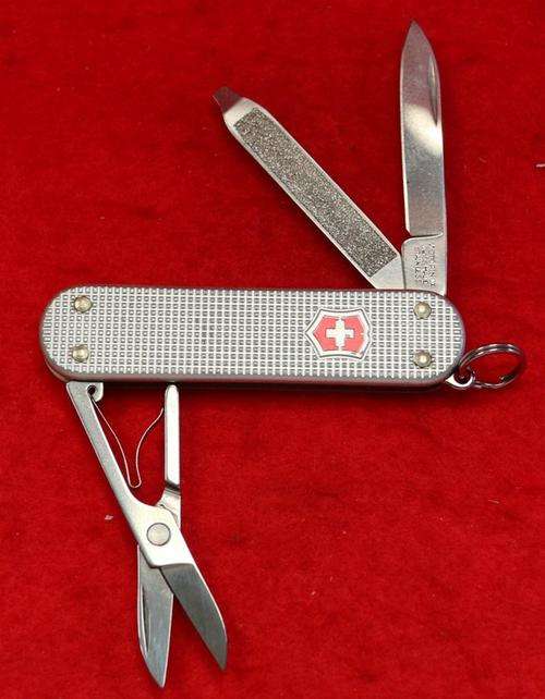 Victorinox Classic Alox