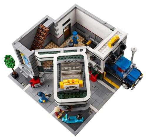 Used Lego Creator Expert Corner Garage Set - Like new, Complete no box