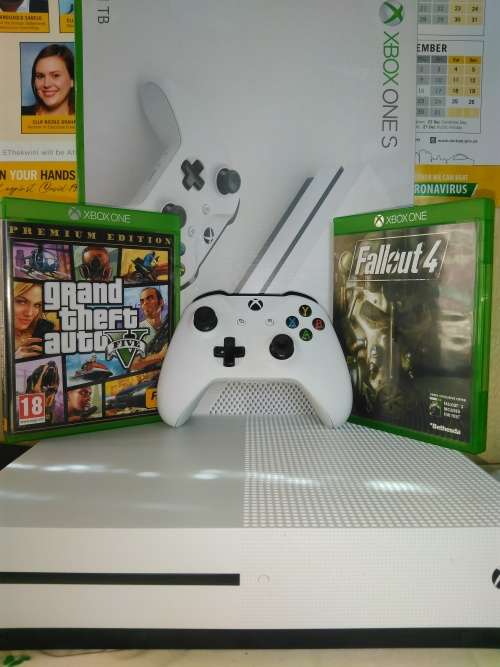 SELLING XBOX ONE S 1TB