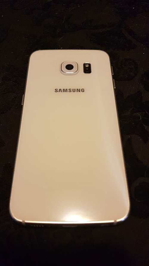 Samsung S6 Edge in pristine condition - battery needs replacing though