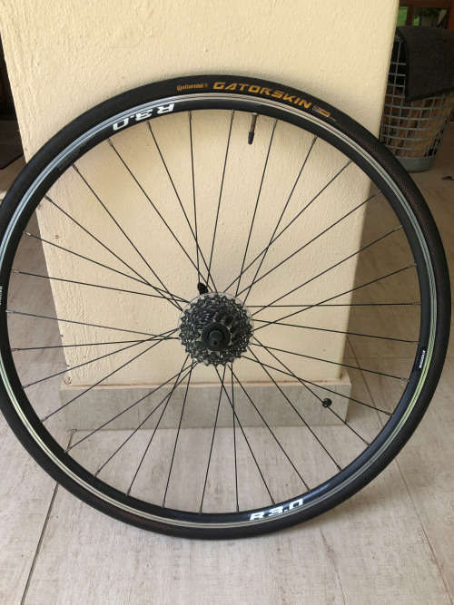 Wheel + Gatorskin tyre 700 x 25C  good condition - for collection only in Sandton